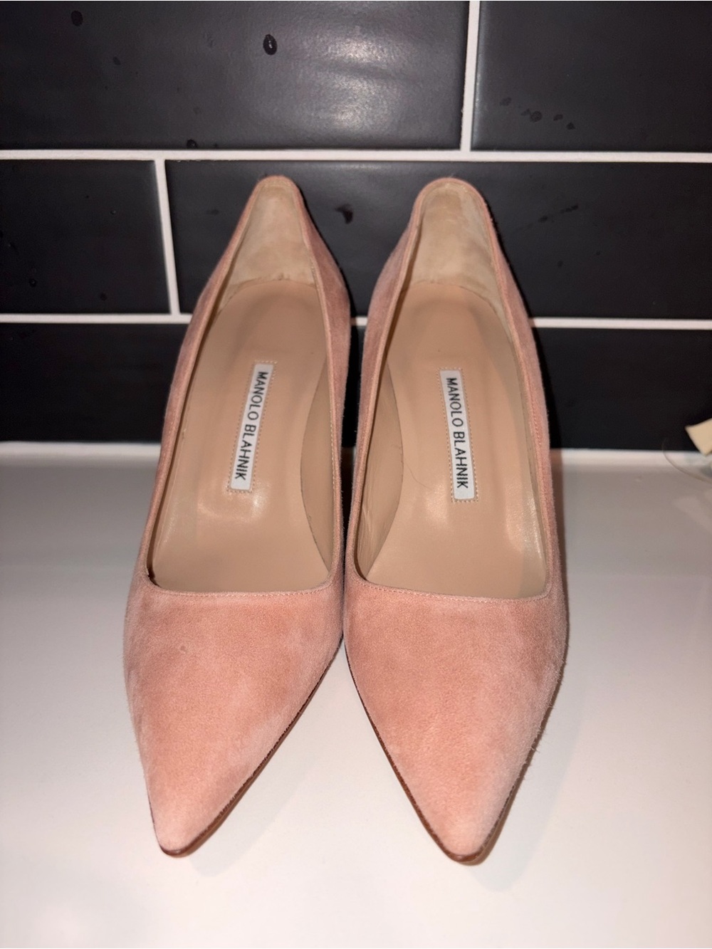 BRAND NEW Manolo Blahnik Pink Suede Pointed-Toe Pumps